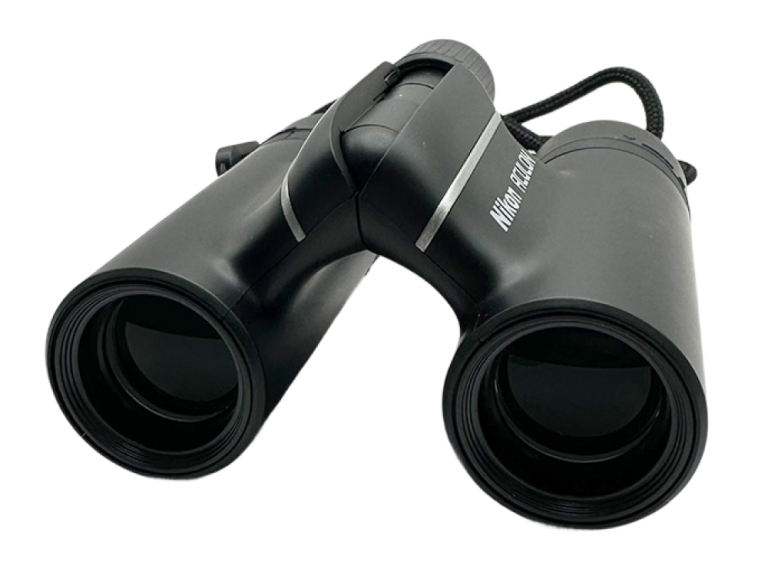 Prismáticos Nikon Aculon T01 de color negro, diseño compacto ideal para observación y actividades al aire libre.
