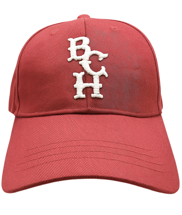 Gorra hombres Bench de béisbol roja con letras BCH bordadas en blanco en la parte frontal.