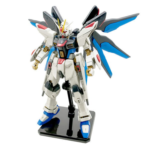 Figura articulada Gundam Strike Freedom con alas desplegadas, ideal para coleccionistas de figuras articuladas.