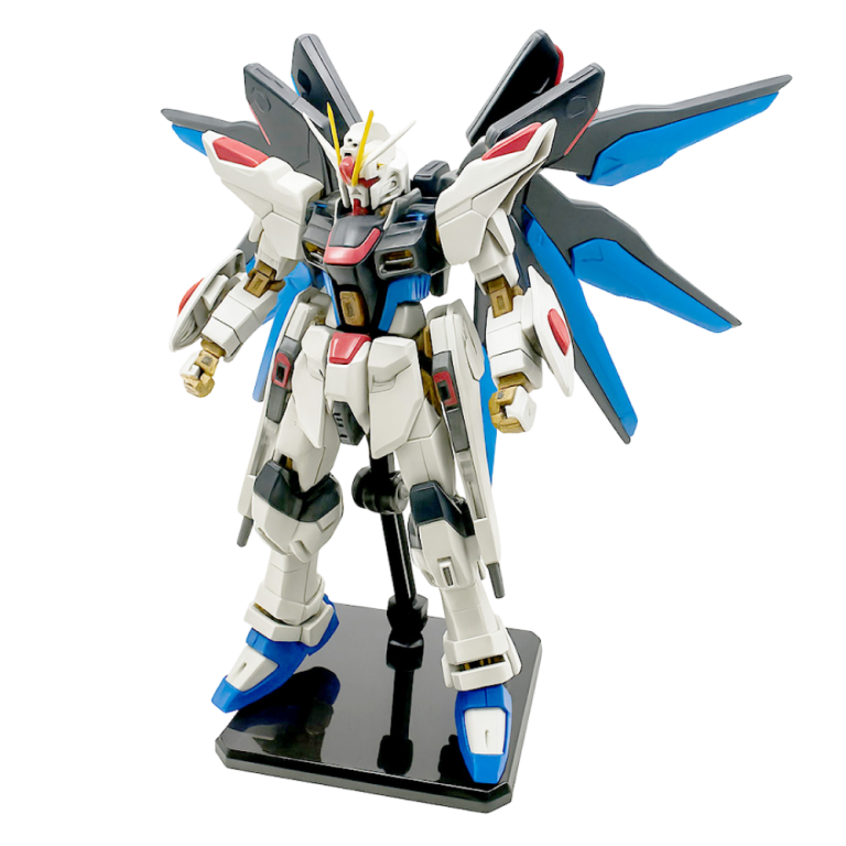 Figura articulada Gundam Strike Freedom con alas desplegadas, ideal para coleccionistas de figuras articuladas.