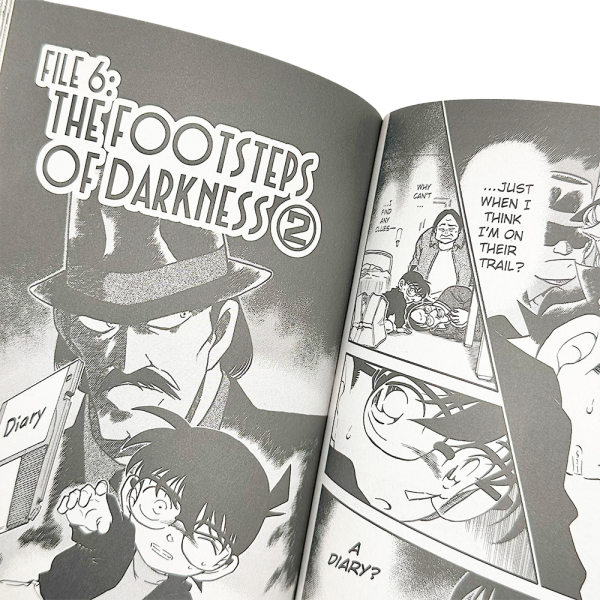 Página interior de Conan Detective Conan Volumen 37 mostrando a los personajes investigando un caso.
