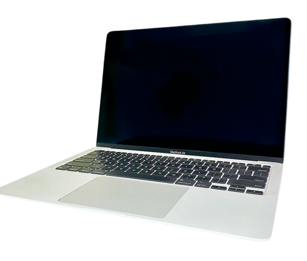 Portátil MacBook Air plateado, pantalla encendida parcialmente abierta, ideal para quienes buscan laptops MacBook Air.