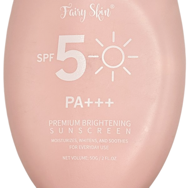 Envase de Fairy Skin Protector Solar Iluminador, SPF 50+ PA+++, protector solar iluminador para uso diario.