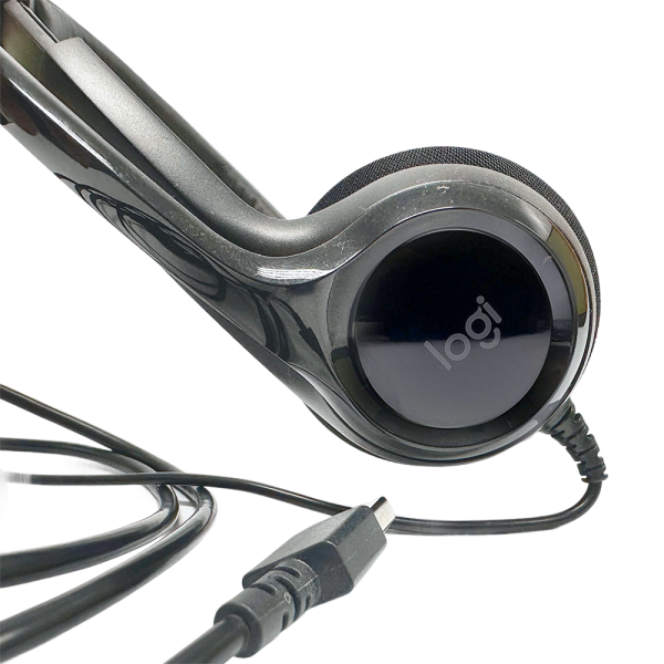 Auriculares Logitech H390 con cable USB, ideales para videoconferencias de alta calidad.