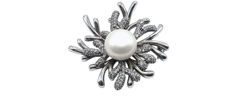 Broche de plata con detalle de coral y perla, elegante accesorio de moda para realzar cualquier look.